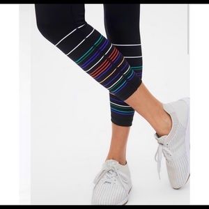 GapFit High Rise Blackout Stripe Print 7/8 Leggings.
